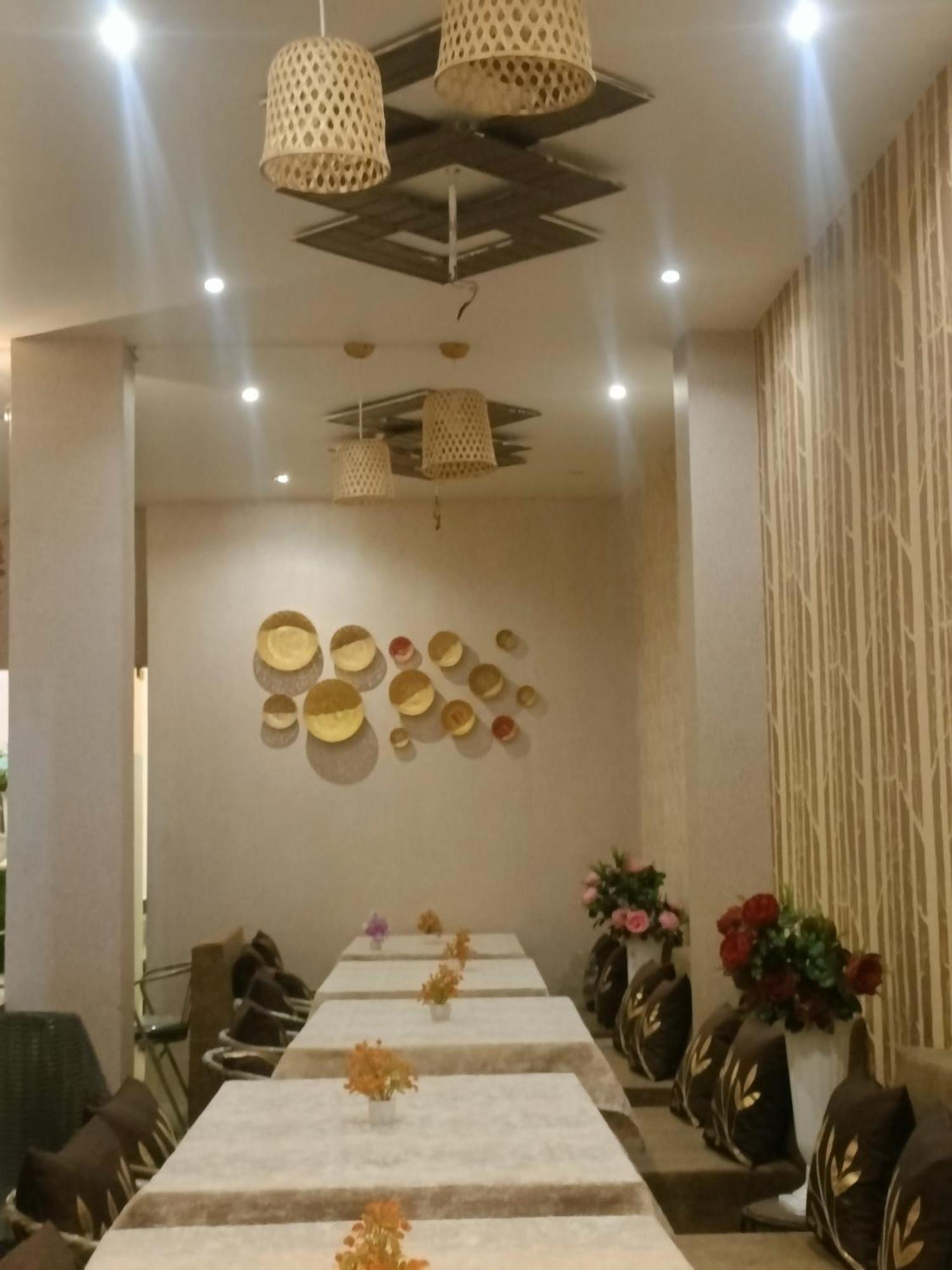 Rk Hotel & Restaurant Dewas Dış mekan fotoğraf